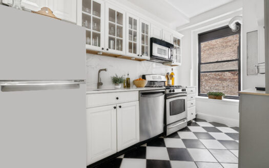 146 East 49th Street, 4B