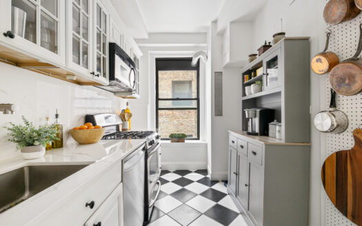 146 East 49th Street, 4B